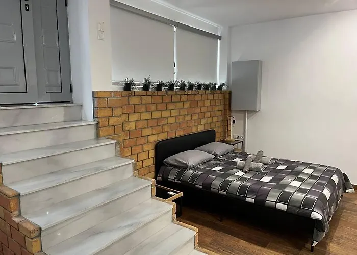 Industrial Studio / Alios 4 / Hilton Area