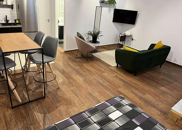 Industrial Studio / Alios 4 / Hilton Area